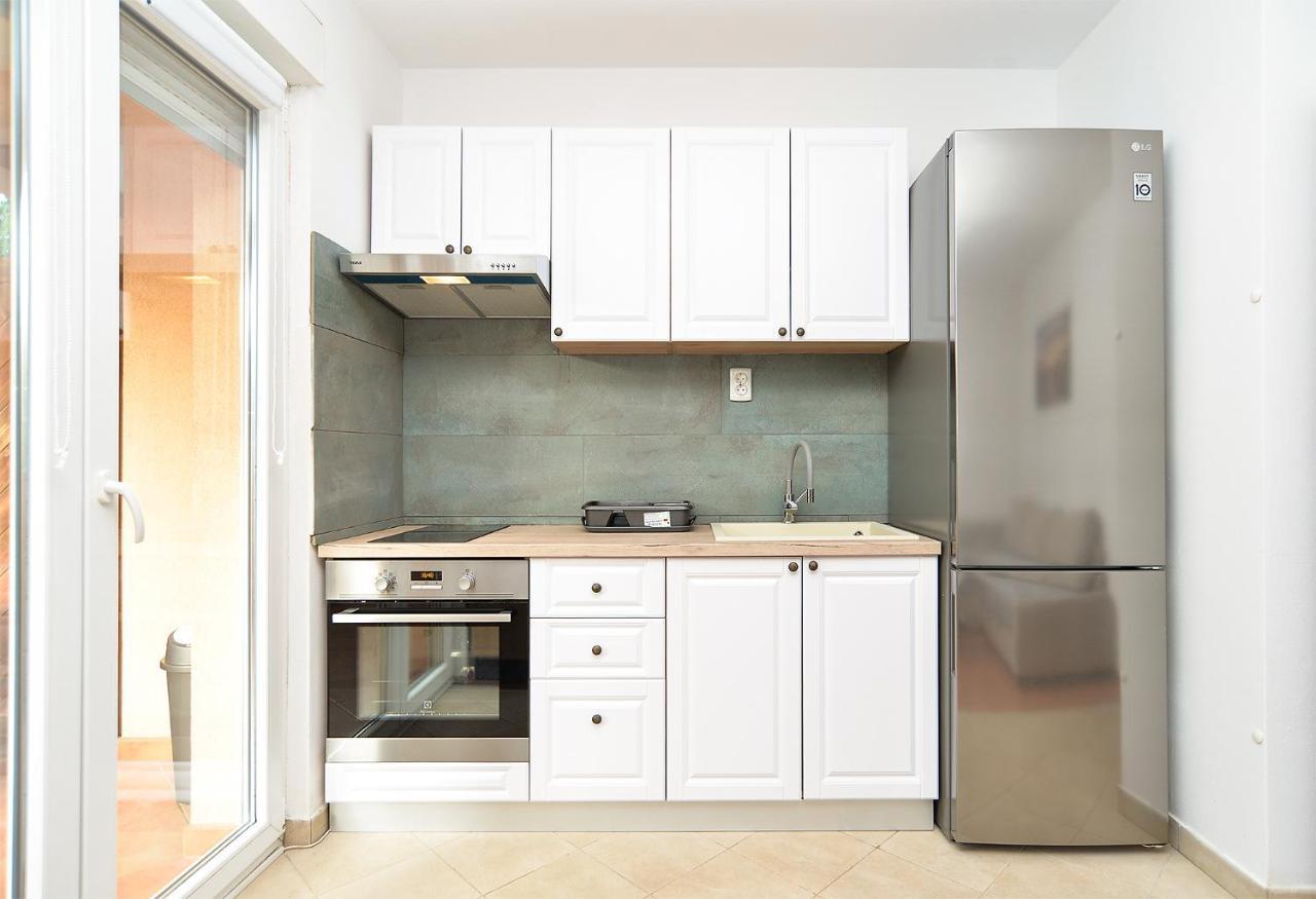 Apartmensts Arsen 928 พูลา ภายนอก รูปภาพ