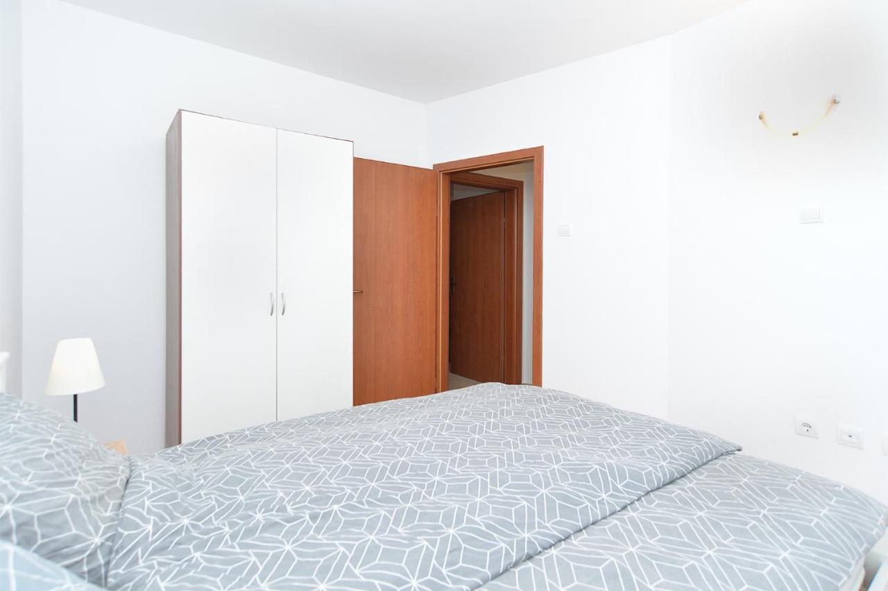 Apartmensts Arsen 928 พูลา ภายนอก รูปภาพ