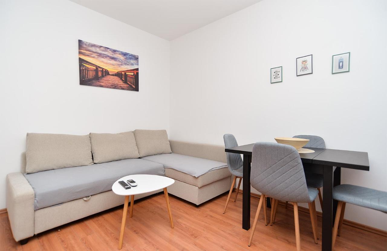 Apartmensts Arsen 928 พูลา ภายนอก รูปภาพ