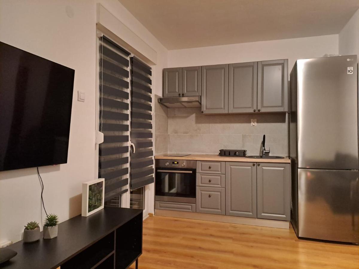 Apartmensts Arsen 928 พูลา ภายนอก รูปภาพ