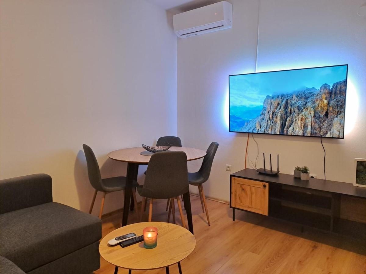 Apartmensts Arsen 928 พูลา ภายนอก รูปภาพ