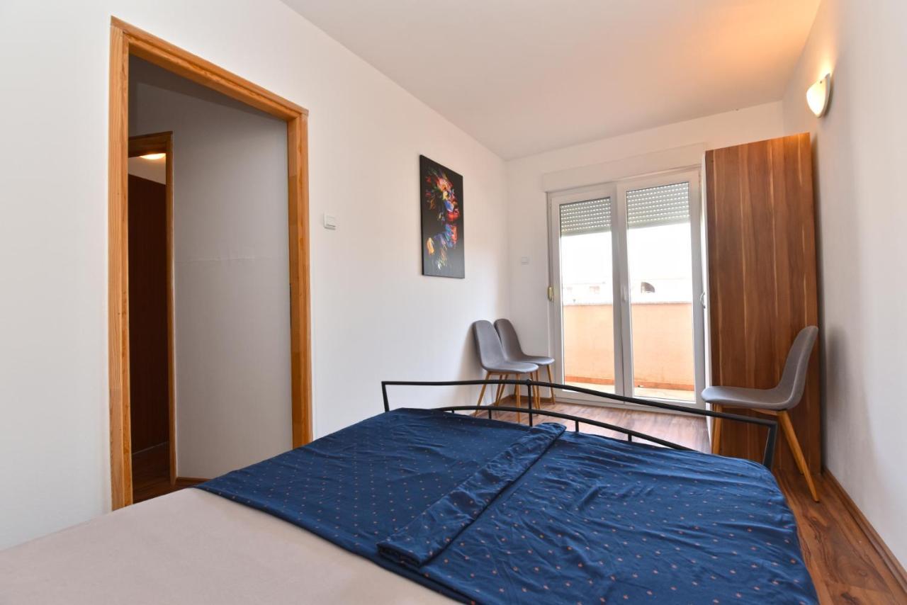 Apartmensts Arsen 928 พูลา ภายนอก รูปภาพ