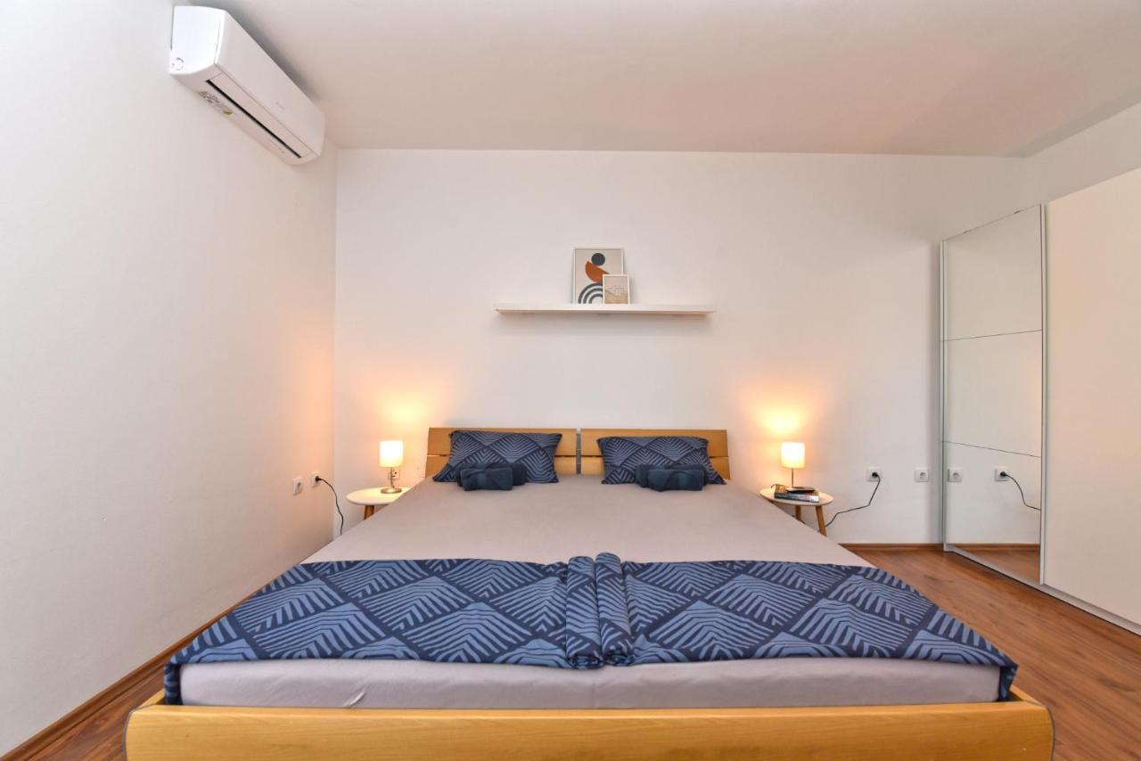 Apartmensts Arsen 928 พูลา ภายนอก รูปภาพ
