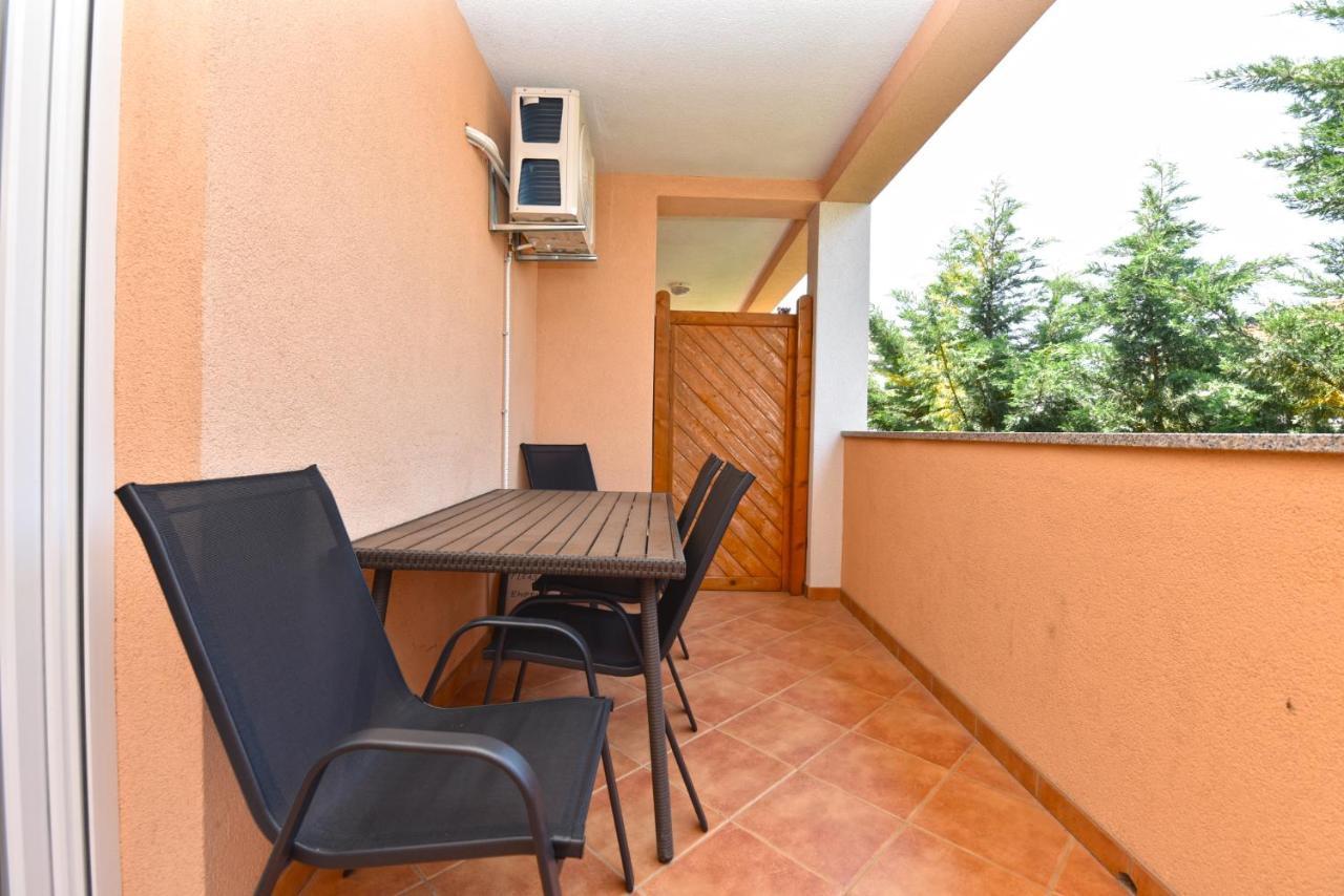 Apartmensts Arsen 928 พูลา ภายนอก รูปภาพ